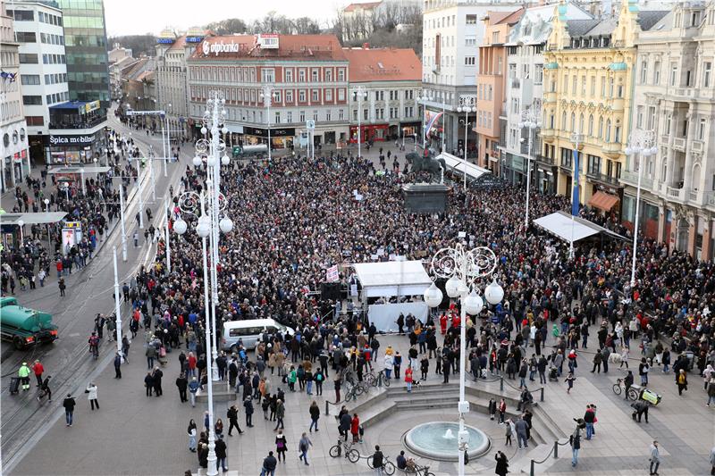 Desetak tisuća građana na prosvjedu protiv zagrebačkog gradonačelnika