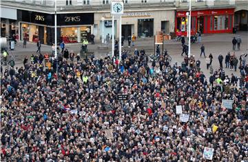 Prosvjed "Dosta je!“ protiv gradonačelnika Zagreba Milana Bandića na Trgu bana Jelačića