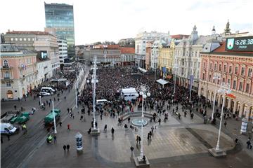 Prosvjed "Dosta je!“ protiv gradonačelnika Zagreba Milana Bandića na Trgu bana Jelačića