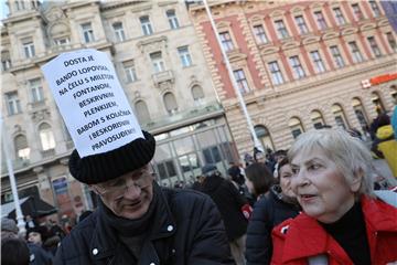 Prosvjed "Dosta je!“ protiv gradonačelnika Zagreba Milana Bandića na Trgu bana Jelačića