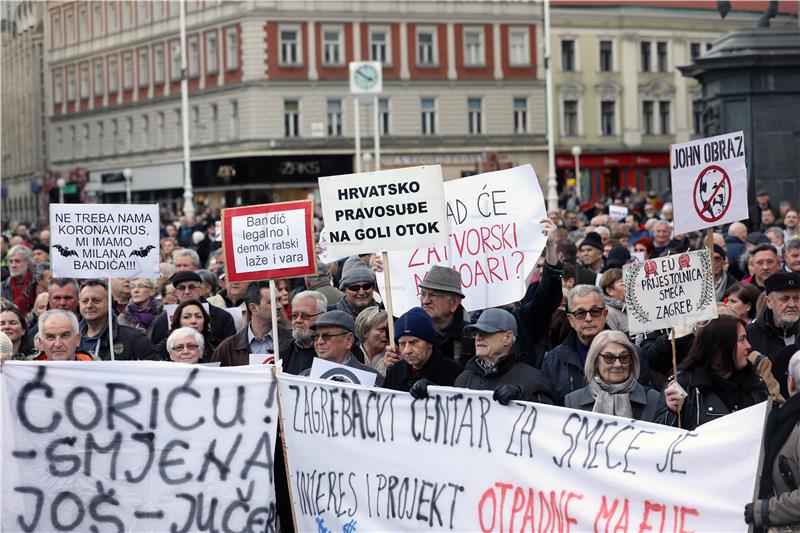 Prosvjed "Dosta je!“ protiv gradonačelnika Zagreba Milana Bandića na Trgu bana Jelačića