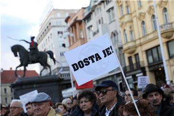 Prosvjed "Dosta je!“ protiv gradonačelnika Zagreba Milana Bandića na Trgu bana Jelačića