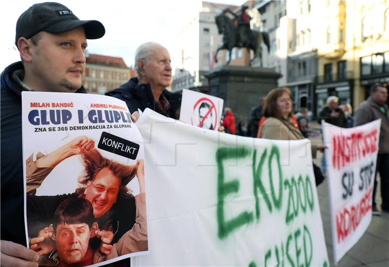 Prosvjed "Dosta je!“ protiv gradonačelnika Zagreba Milana Bandića na Trgu bana Jelačića