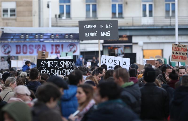 Prosvjed "Dosta je!“ protiv gradonačelnika Zagreba Milana Bandića na Trgu bana Jelačića