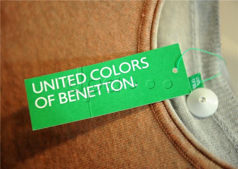 Benetton fires noted photographer over remarks on bridge collapse