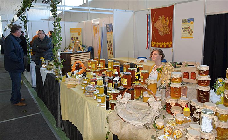 Over 80 exhibitors present at int'l beekeeping fair in Bjelovar