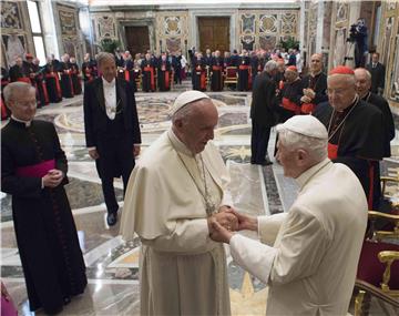 I sedam godina nakon Benediktova odstupa traje fenomen "dvojice papa"