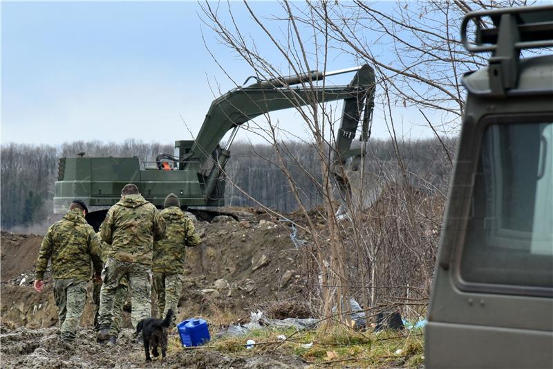 MORH: Dvojica vojnika ozlijeđena u eksploziji bombe sa suzavcem vraćeni na iskapanja u Vukovaru