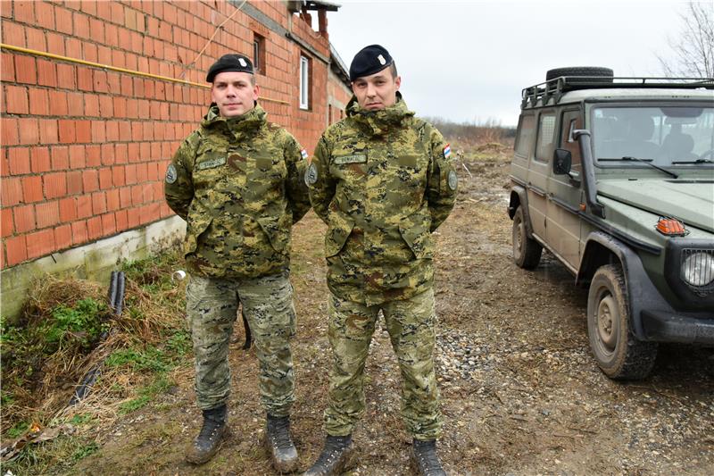 MORH: Dvojica vojnika ozlijeđena u eksploziji bombe sa suzavcem vraćeni na iskapanja u Vukovaru