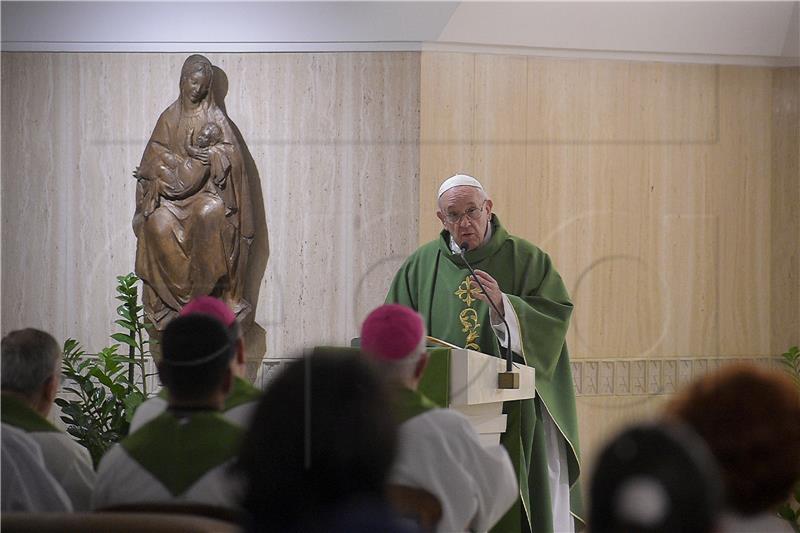 Papa odbio zaređivati oženjene svećenike