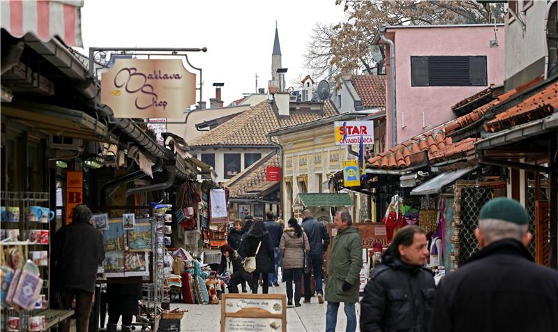 Survey: 1 in 3 Bosnian residents consider leaving the country in next 5 years