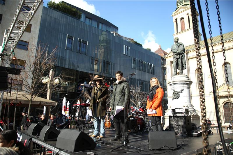 Akcija "Milijarda ustaje protiv nasilja nad ženama i djevojčicama (engl. One Billion Rising)"