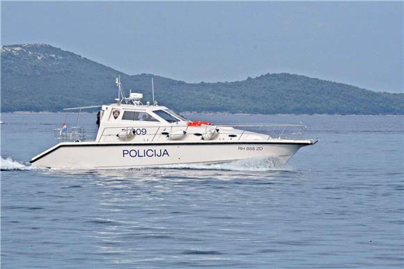 Maritime police arrest four Italian poachers 