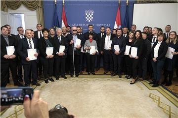 Uručeni ugovori u okviru poziva "Zaželi - program zapošljavanja žena"