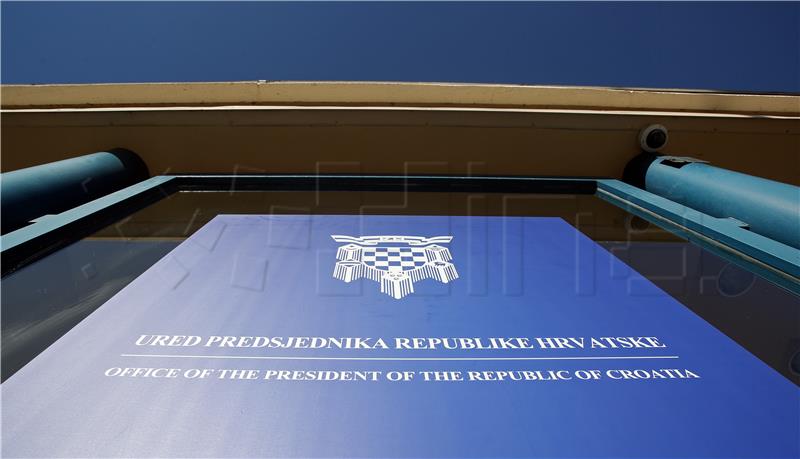 Novi natpis "Ured Predsjednika Republike Hrvatske" na Pantovčaku