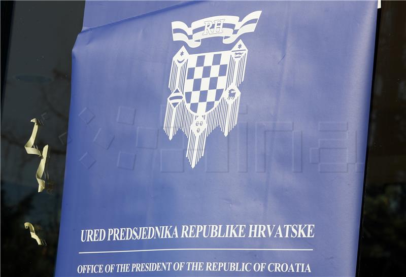 Promjena natpisa "Ured Predsjednice" u "Ured Predsjednika Republike Hrvatske"