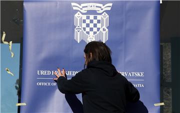 Promjena natpisa "Ured Predsjednice" u "Ured Predsjednika Republike Hrvatske"