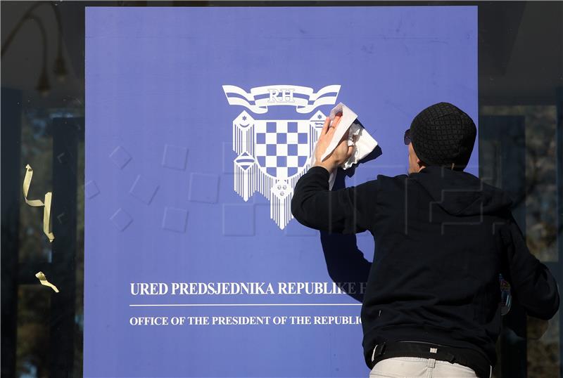 Promjena natpisa "Ured Predsjednice" u "Ured Predsjednika Republike Hrvatske"