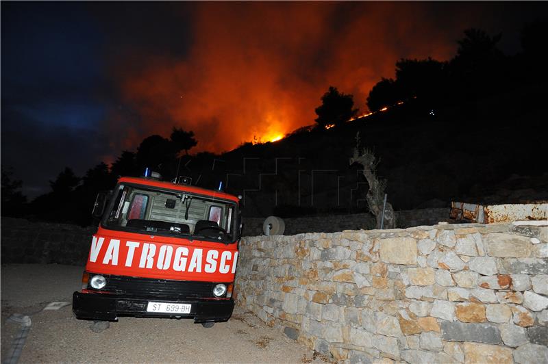 Požar u Podgori ugasilo 66 vatrogasaca