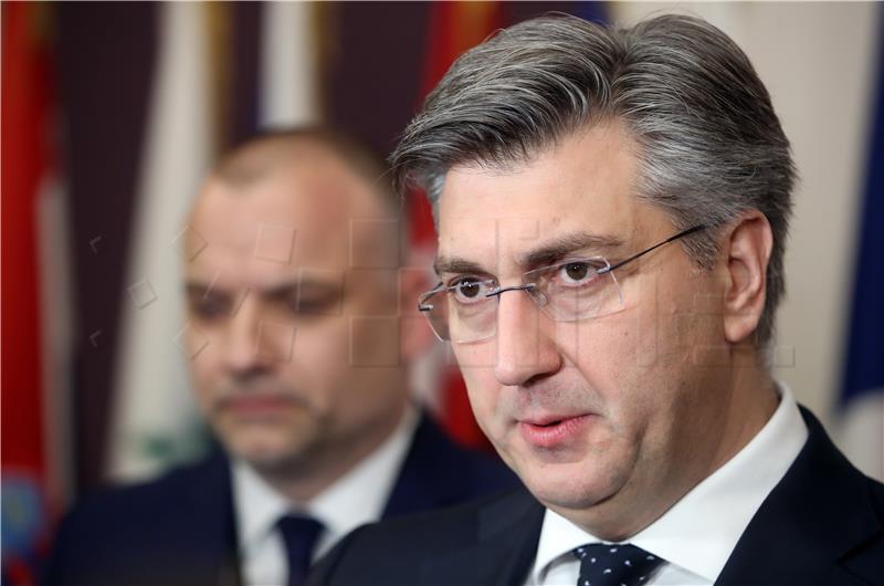 Plenković apelira na građane da ne paničare zbog koronavirusa i ne odlaze u velike šopinge