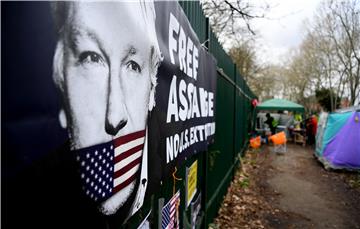 Assange se žali da ne može pratiti postupak za izručenje SAD-u