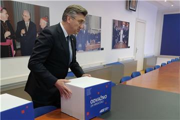 Plenković predao prikupljene potpise