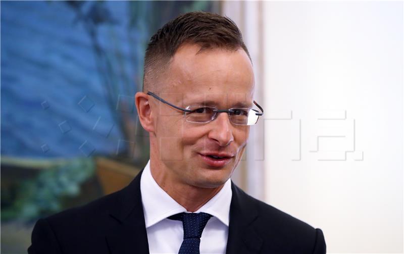 FM Szijjarto says Hungary adamant in its decision to protect its borders