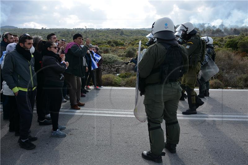 Na Lezbosu se sukobili migranti i redarstvenici