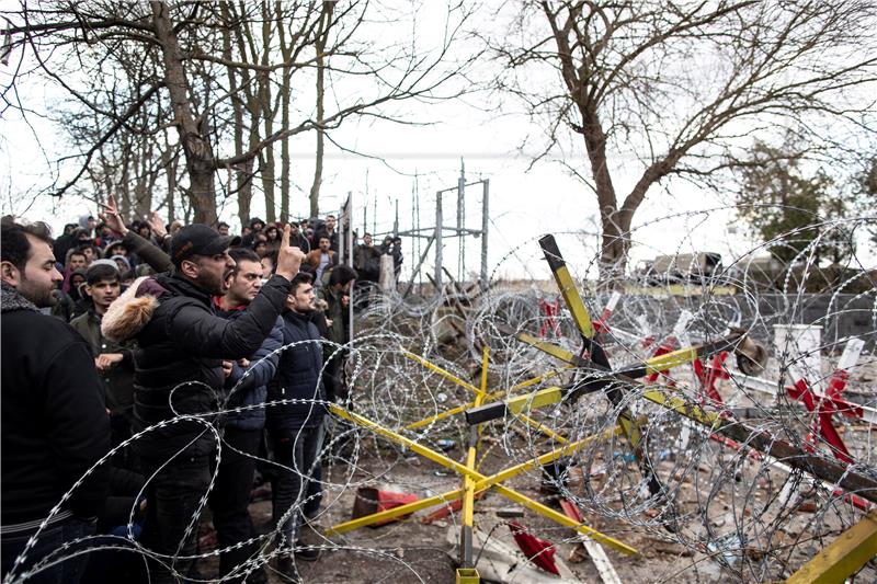 Večernji list: Probiju li migranti obranu u Grčkoj vojska će na granicu