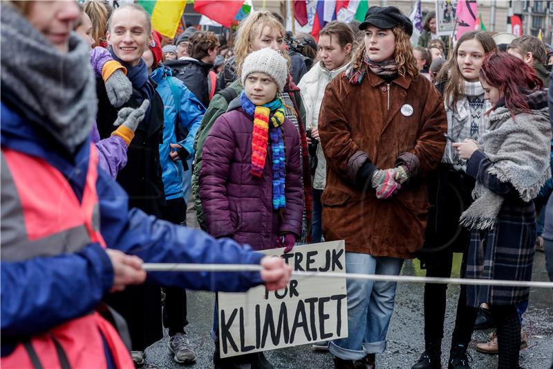 Tisuće ljudi s Gretom Thunberg na prosvjedu za klimu 