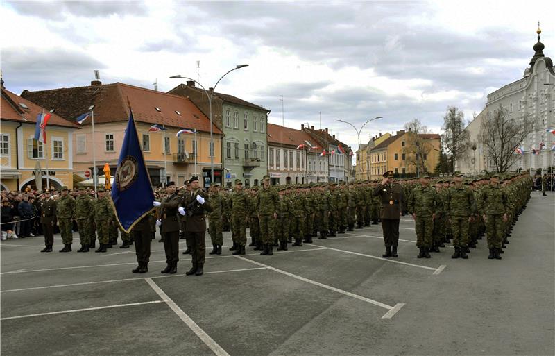 Milanović nazočio svečanosti polaganja prisege 27. naraštaja ročnika u Požegi