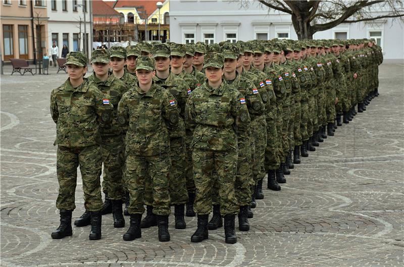 Milanović nazočio svečanosti polaganja prisege 27. naraštaja ročnika u Požegi