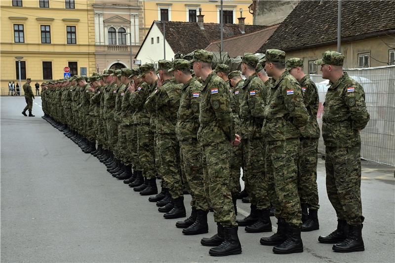 Milanović nazočio svečanosti polaganja prisege 27. naraštaja ročnika u Požegi