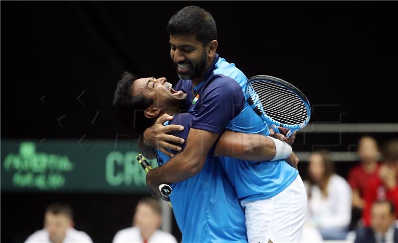 Davis Cup: Veterani Bopanna i Paes održali Indiju 'na životu' 