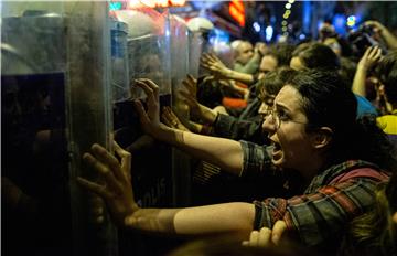 Turska policija suzavcem na žene u Istanbulu