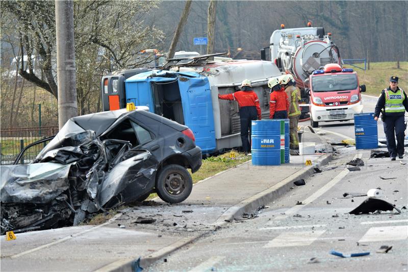 U sudaru automobila s cisternom jedna osoba poginula