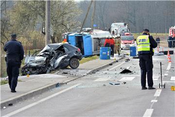 U sudaru automobila s cisternom jedna osoba poginula