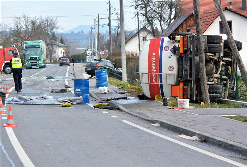 U sudaru automobila s cisternom jedna osoba poginula