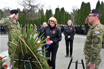 Polaganje vijenaca na na Memorijalnom groblju žrtava iz Domovinskog rata