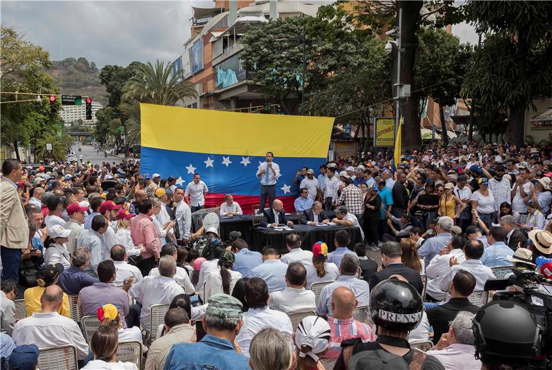 Venezuela: policija kod parlamenta zaustavila skup predvođen Guaidom 