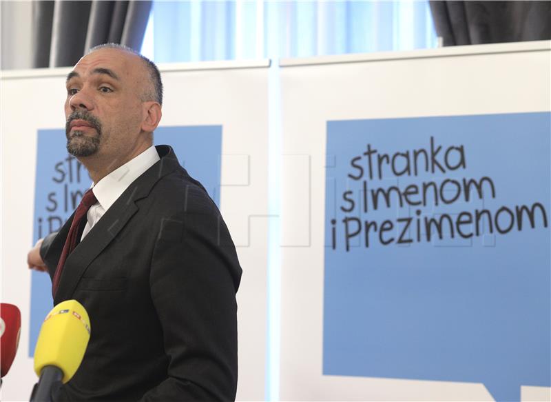 Konferencija za novinare Stranke s Imenom i Prezimenom