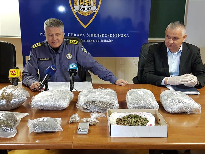 Šibenska policija zaplijenila šest kilograma marihuane, oružje i eksploziv