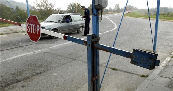 Serbia closes three border crossings with Croatia