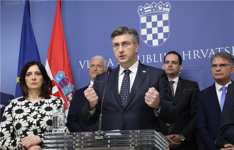 Tiskovna konferencija premijera Plenkovića nakon sastanka s kriznim stožerom