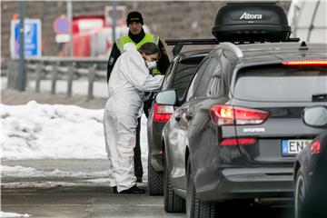 Austrija zatvara većinu trgovina, planinska područja u karanteni