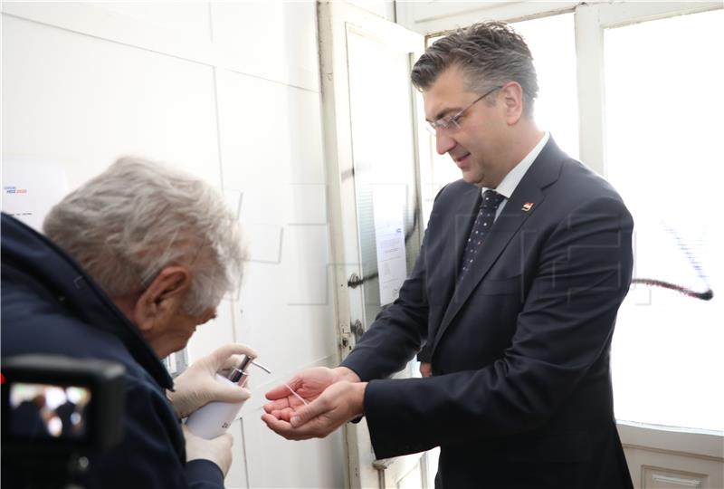 Premijer Plenković glasovao na stranačkim HDZ izborima