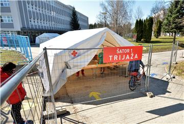 Postavljen trijažni šator na ulazu u krugu Opće bolnice Karlovac