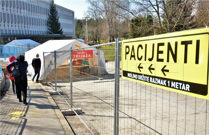 Postavljen trijažni šator na ulazu u krugu Opće bolnice Karlovac