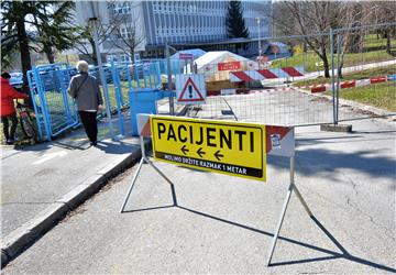 Postavljen trijažni šator na ulazu u krugu Opće bolnice Karlovac