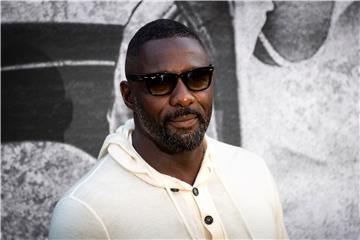   Idris Elba pozitivan na koronavirus, prekida se snimanje Matrixa 4